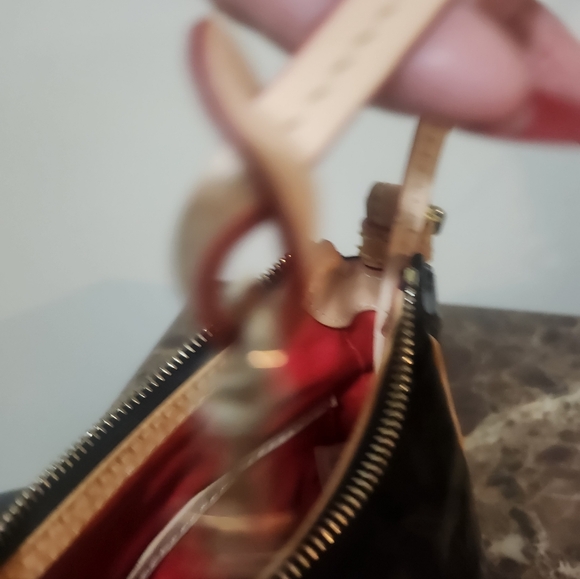 Dooney & Bourke Patent Leather Crossbody Bag EUC - Picture 4 of 16